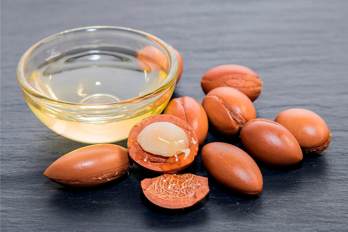 argan oil contains healthy fats for hair