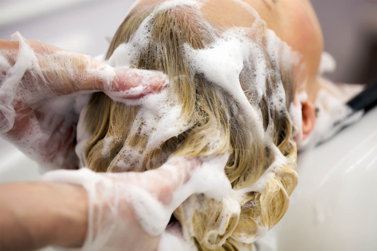 what does clarifying shampoo do to bleached hair