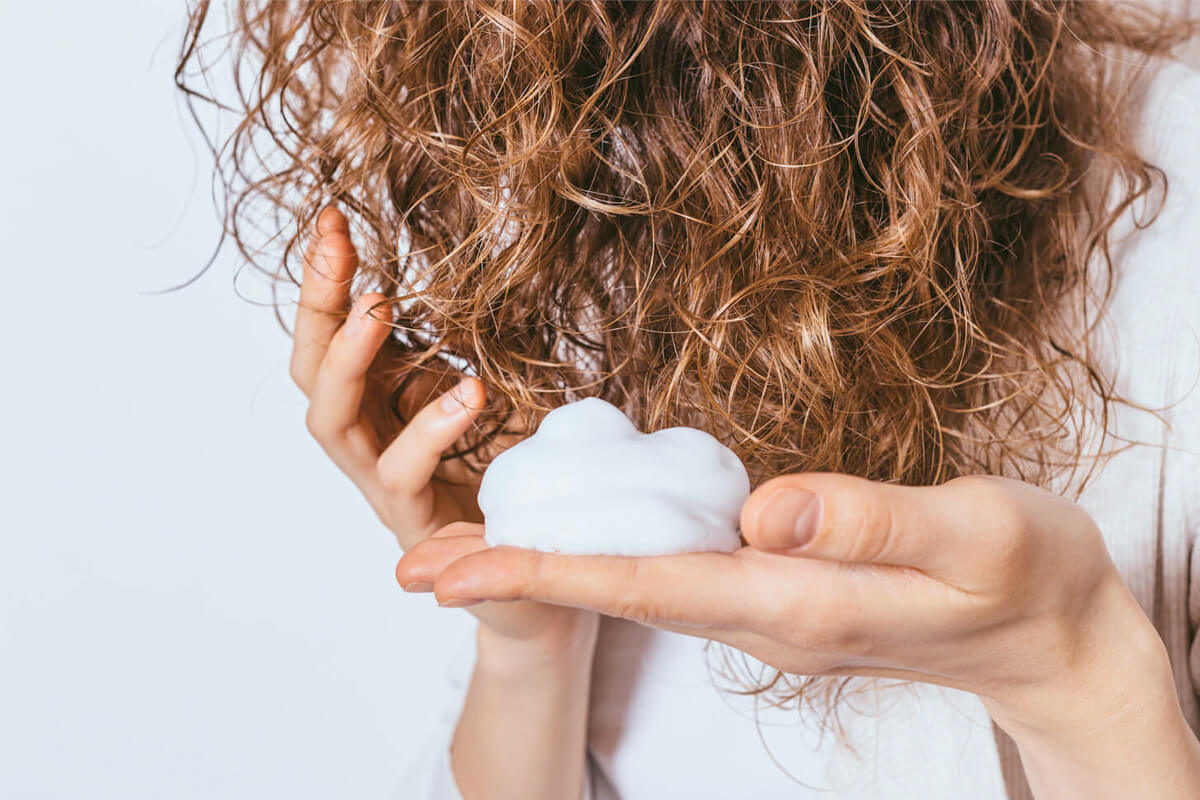 Flexible hold hair styling products for curlies Mousse for styling curly hair that gets frizzy