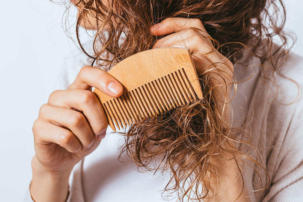 never brush when wet use comb to detangle