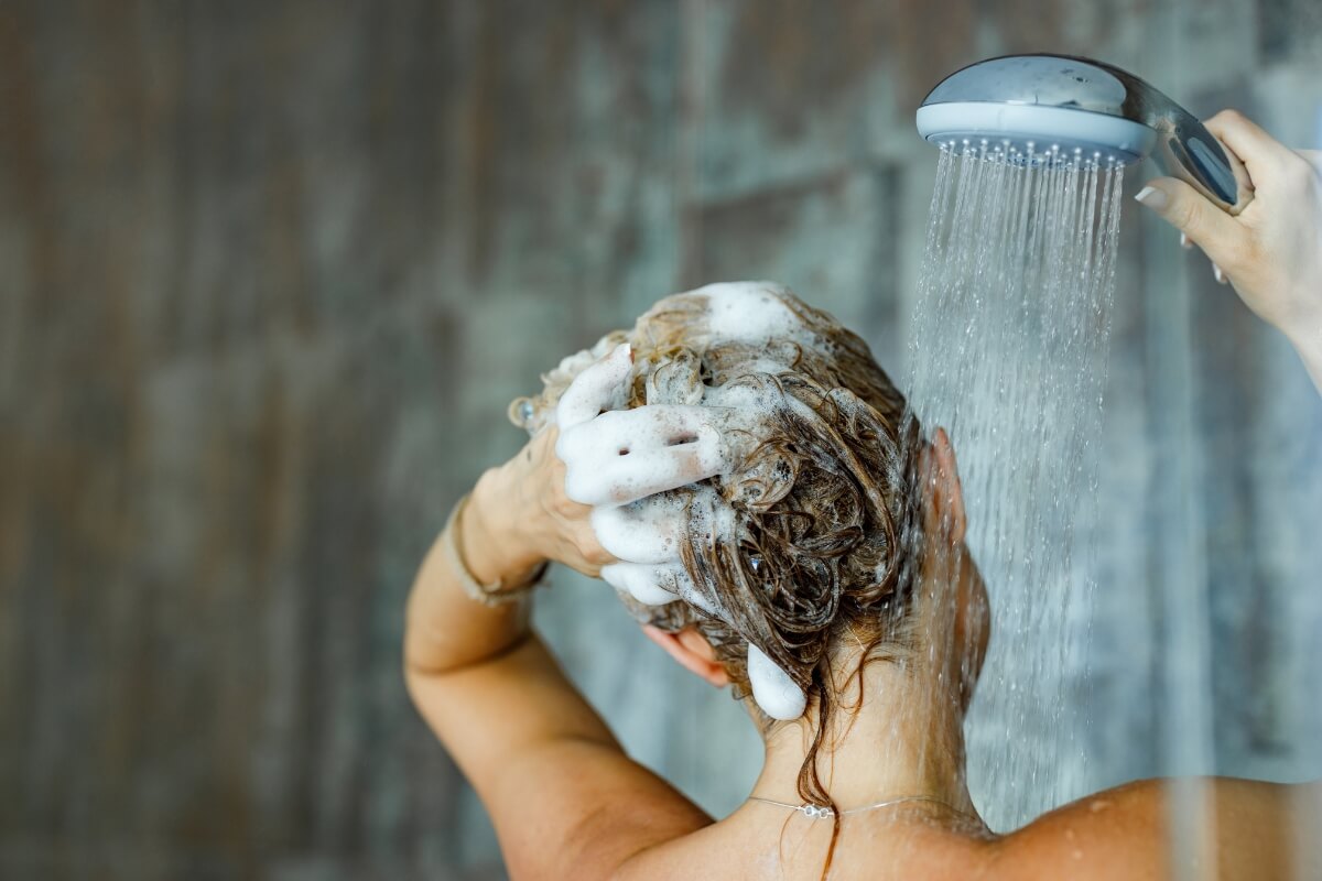 20 Benefits of Clarifying Shampoo for Hair and Scalp