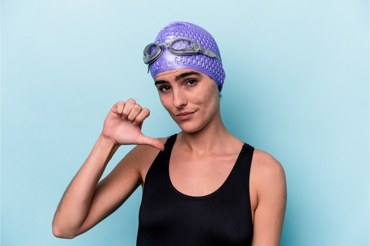 chlorine damaged hair explained white haired swimmer's hair symptoms