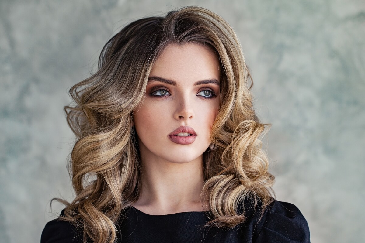 highlights and lowlights to create illusion of fullness in hair