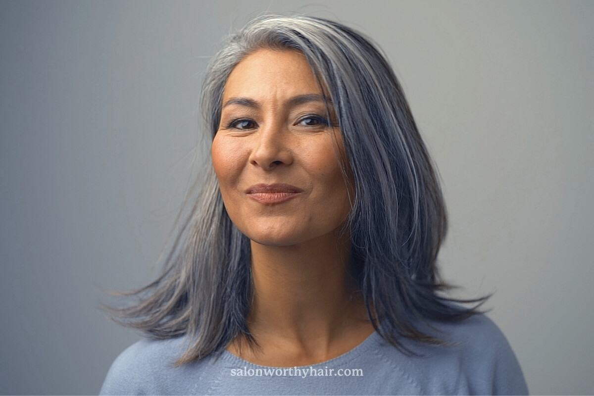 black walnut powder is an excellent natural solution to color gray hair